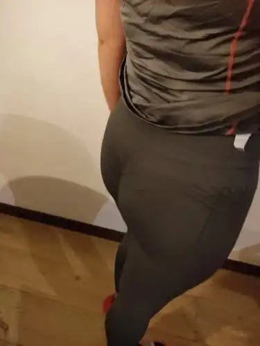 Kundin Sophie M. trägt die Sculpt 3D Leggings